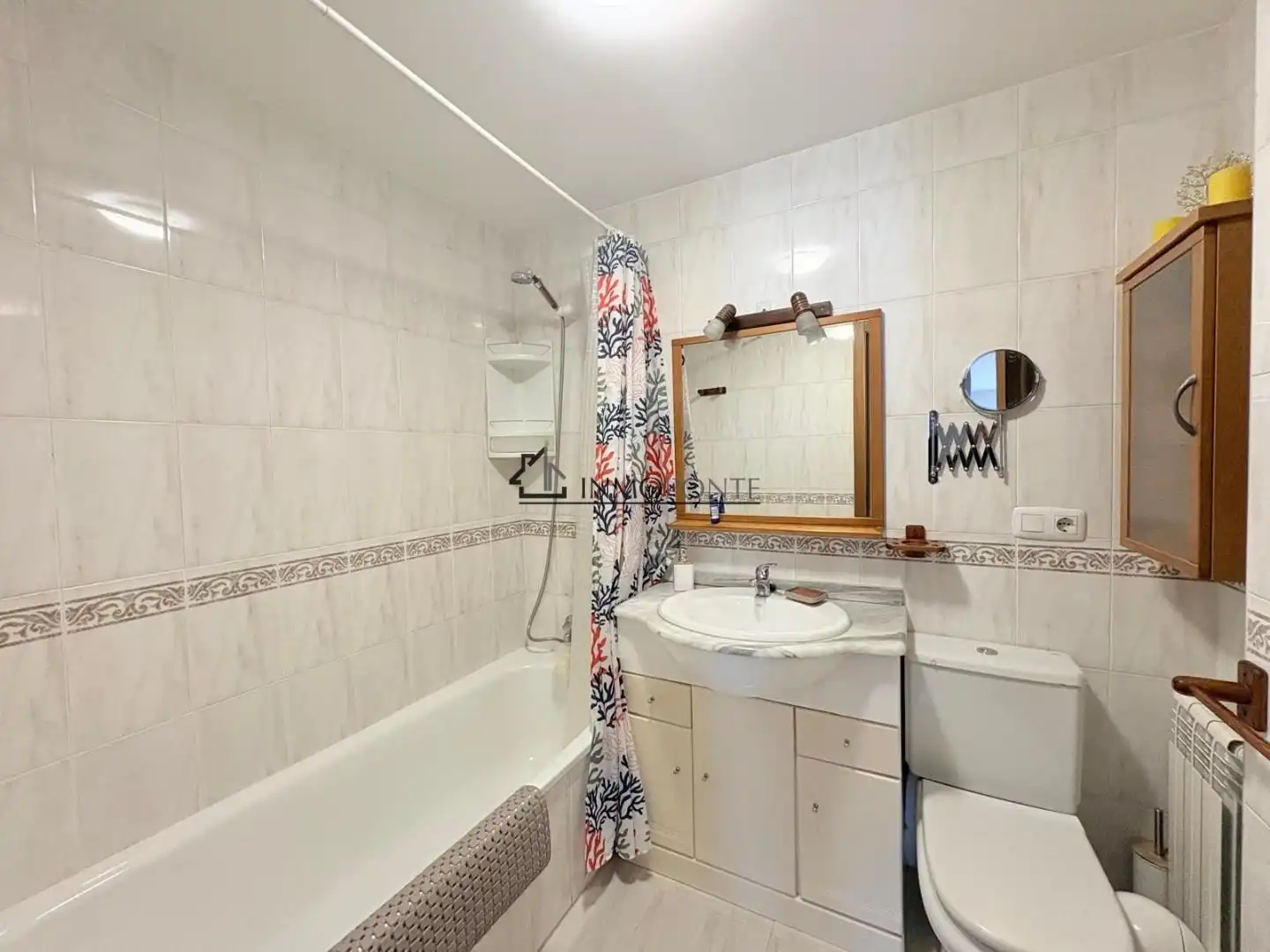 Baño de Piso de alquiler en Pontevedra Capital  con Calefacción, Terraza y Trastero