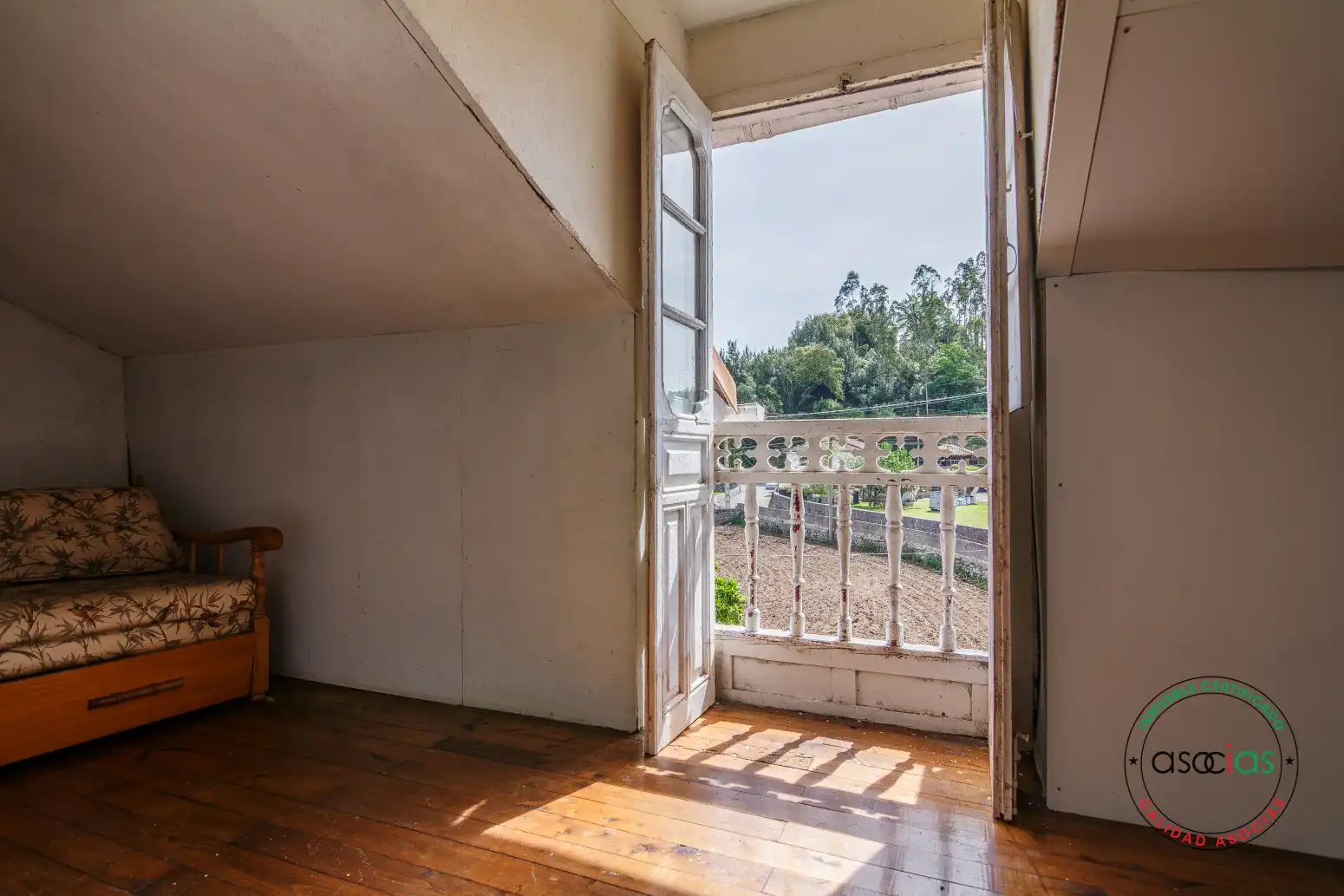Terraza de Casa o chalet en venta en Las Regueras   con Calefacción y Jardín privado