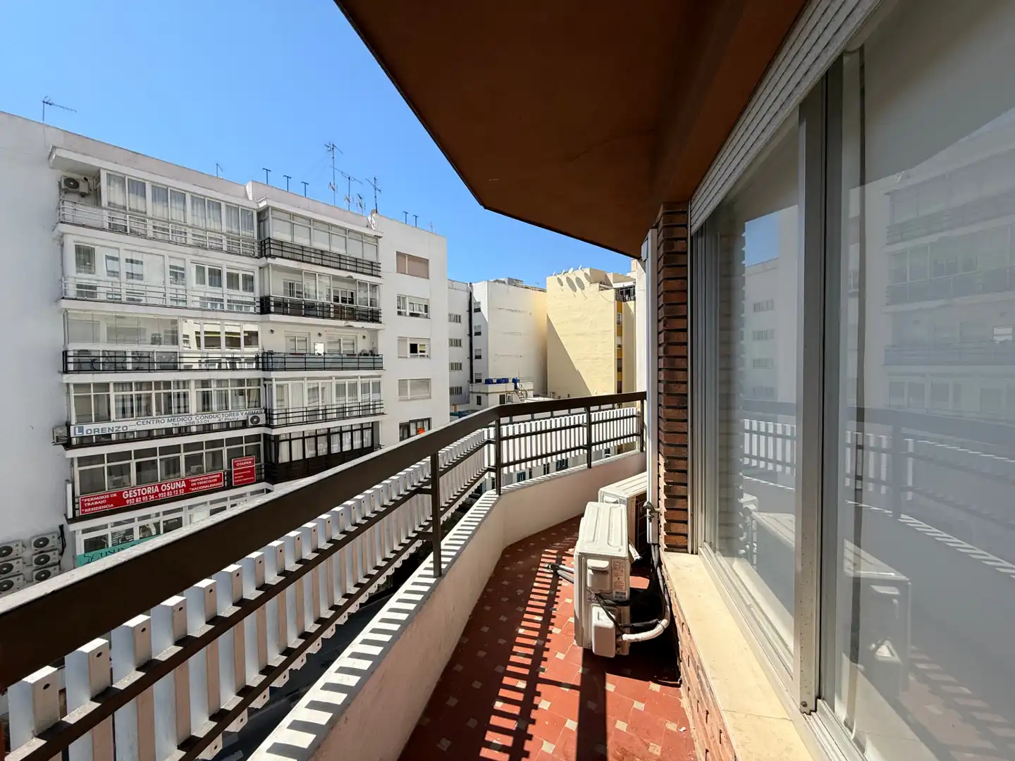 Außenansicht von Büro zur Miete in Marbella mit Klimaanlage und Balkon