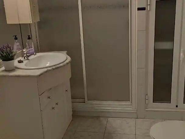 Badezimmer von Wohnung zur Miete in Plasencia mit Klimaanlage, Terrasse und Balkon