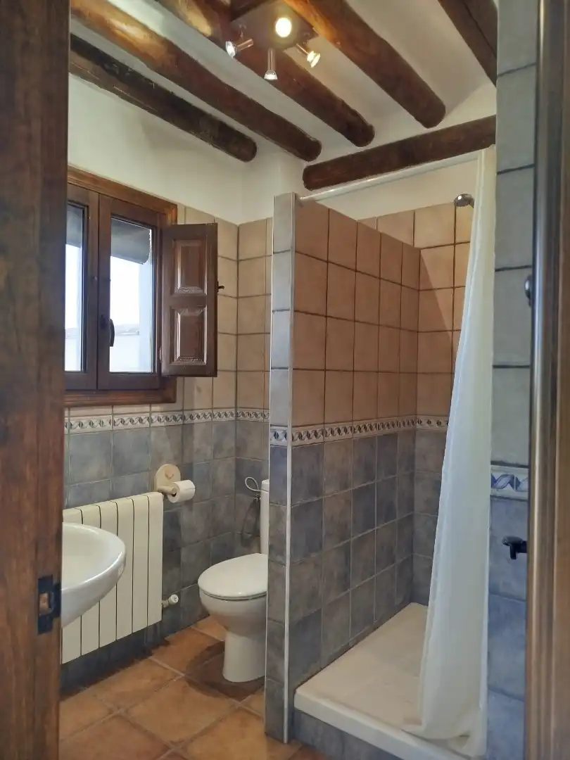 Bany de Casa adosada en venda en Nevada amb Calefacció, Terrassa i Moblat