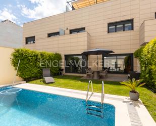 Vista exterior de Casa o xalet en venda en  Madrid Capital amb Aire condicionat, Calefacció i Jardí privat