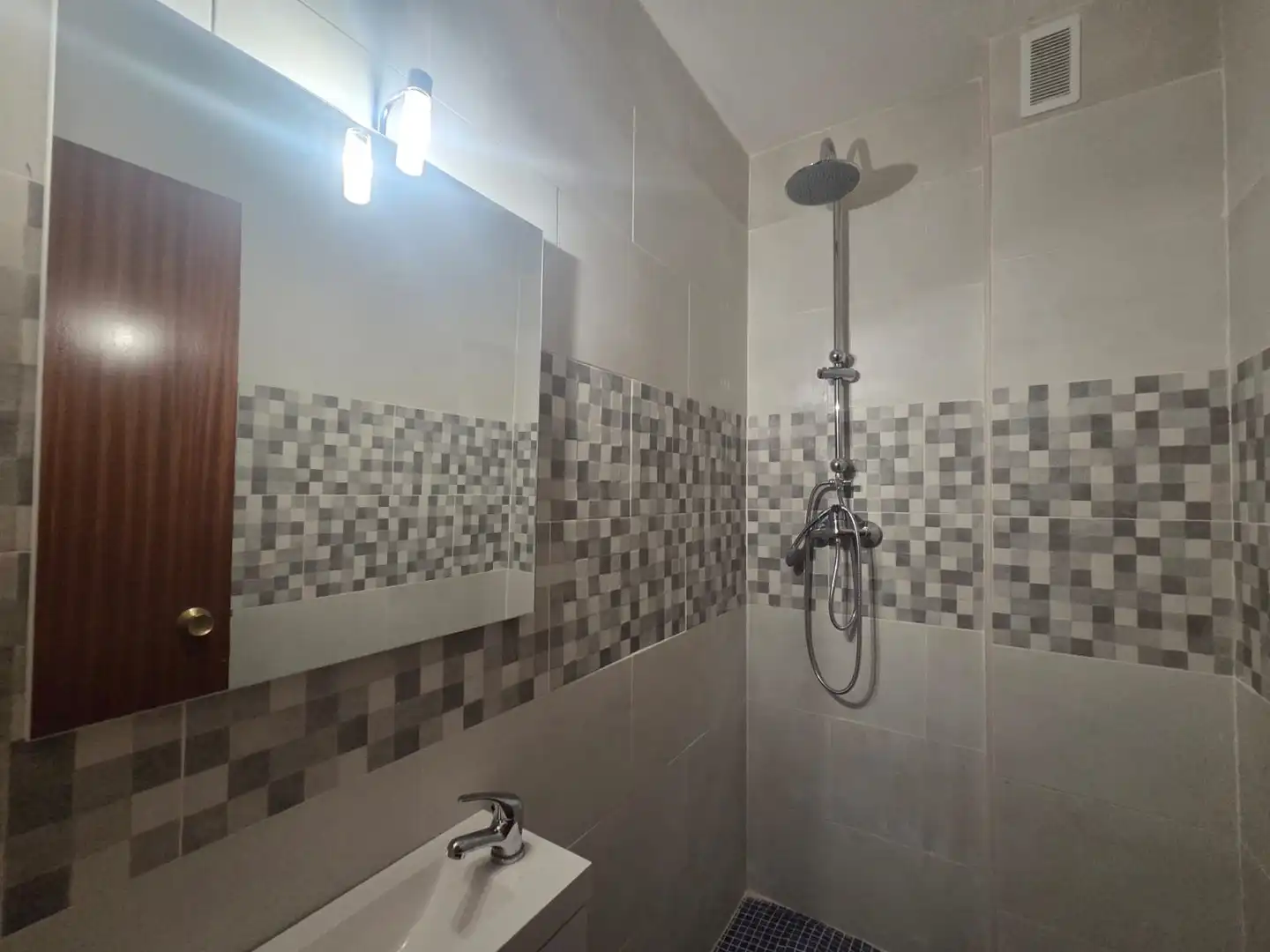 Baño de Piso en venta en Lleida con Aire acondicionado, Calefacción y Trastero