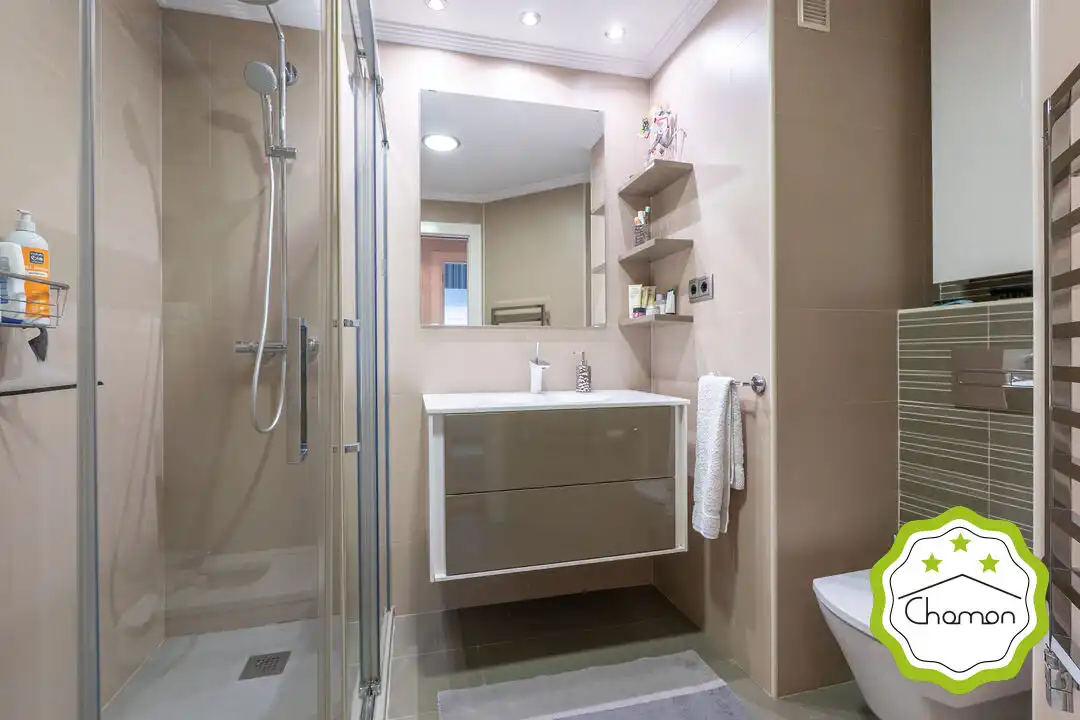 Badezimmer von Wohnung zum Verkauf in Leioa mit Heizung, Privatgarten und Terrasse
