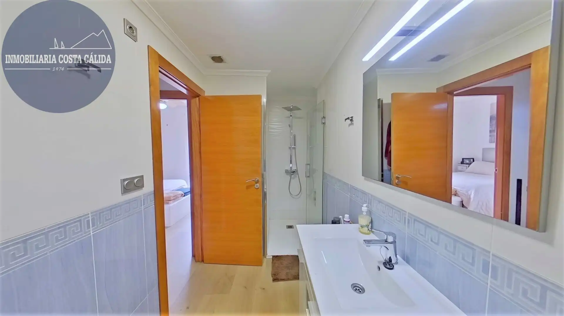 Badezimmer von Einfamilien-Reihenhaus zum Verkauf in Águilas mit Klimaanlage, Heizung und Privatgarten