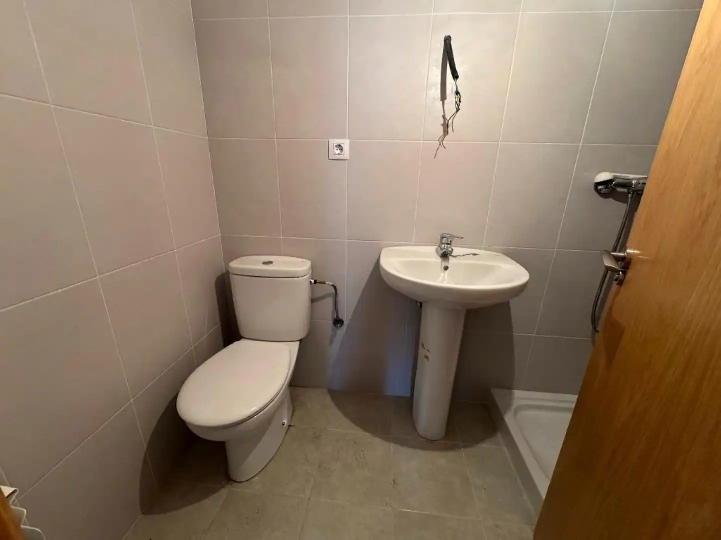 Baño de Piso en venta en Los Corrales de Buelna  con Calefacción, Parquet y Terraza