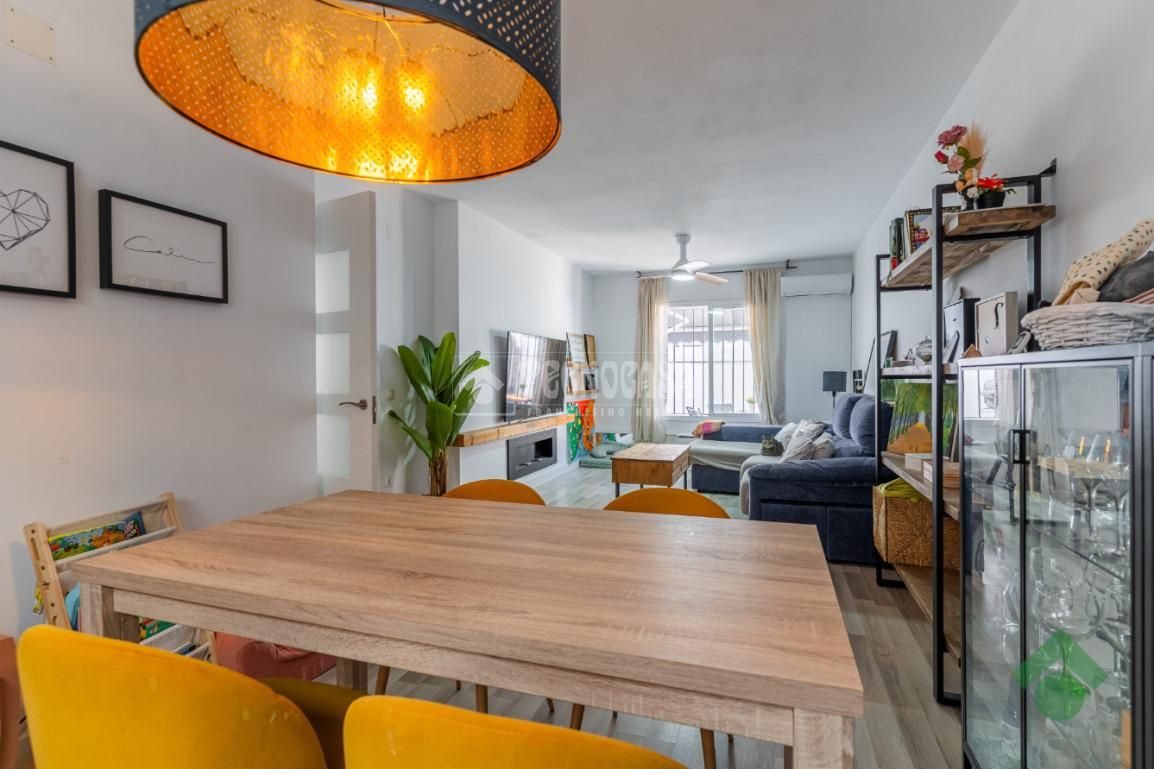 Menjador de Casa adosada en venda en Puerto Real amb Aire condicionat