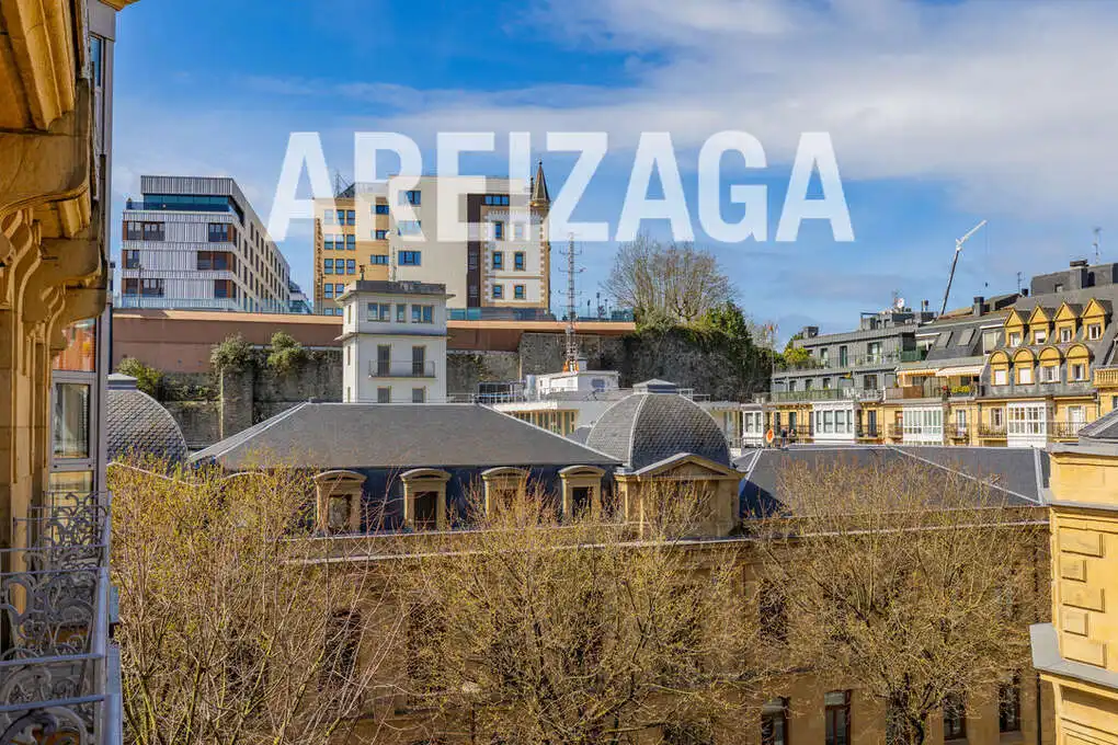 Vista exterior de Piso en venta en Donostia - San Sebastián  con Calefacción, Amueblado y Balcón