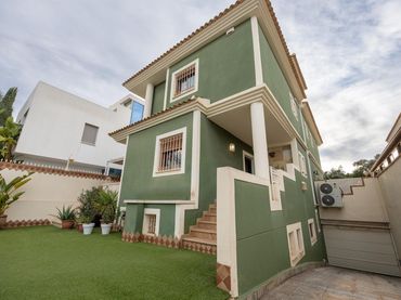 Villa avec piscine à vendre à Avenida CONRADO ALBALADEJO