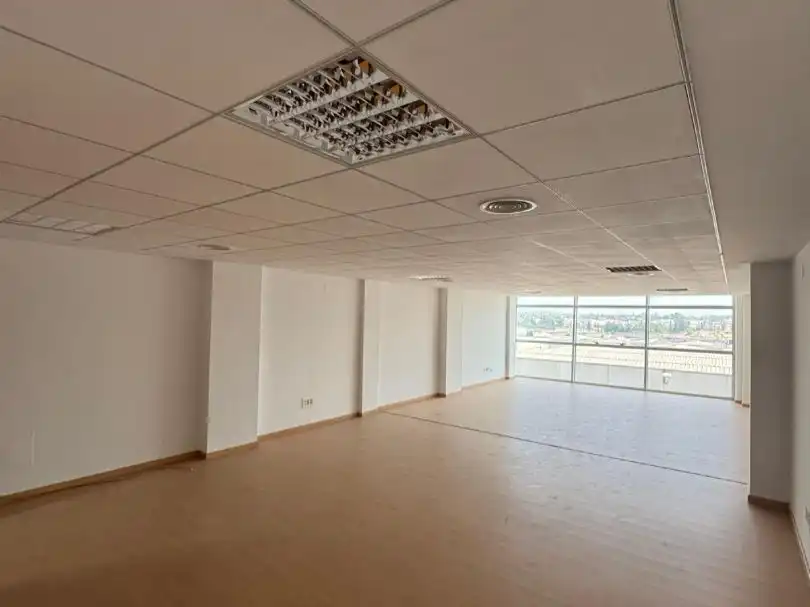 Office for rent in El Llano