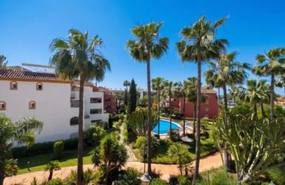 Vista exterior de Apartament de lloguer en Marbella amb Aire condicionat, Terrassa i Moblat