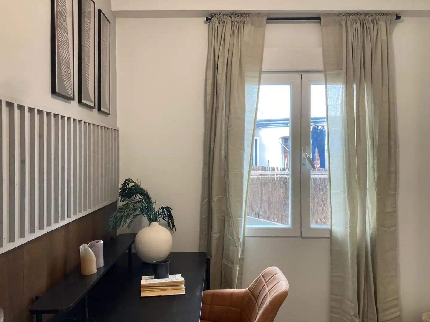 Dormitori de Apartament de lloguer en Madrid amb Aire condicionat, Calefacció i Moblat