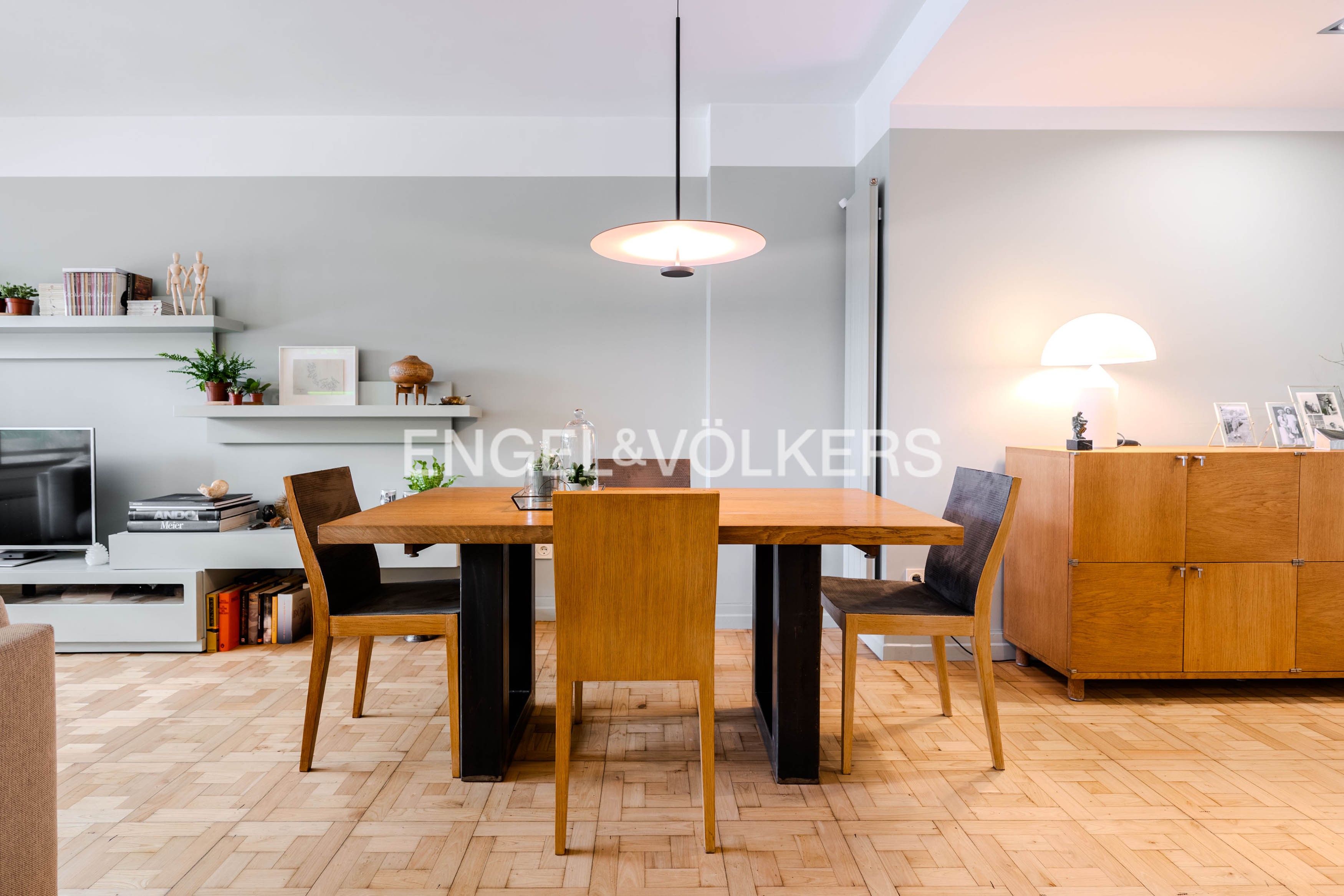 Menjador de Apartament en venda en Donostia - San Sebastián  amb Calefacció