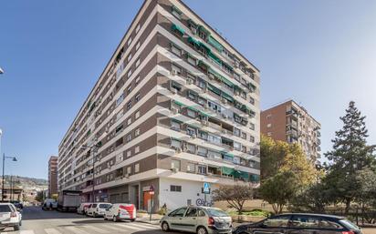 Vista exterior de Pis en venda en  Granada Capital amb Aire condicionat i Terrassa