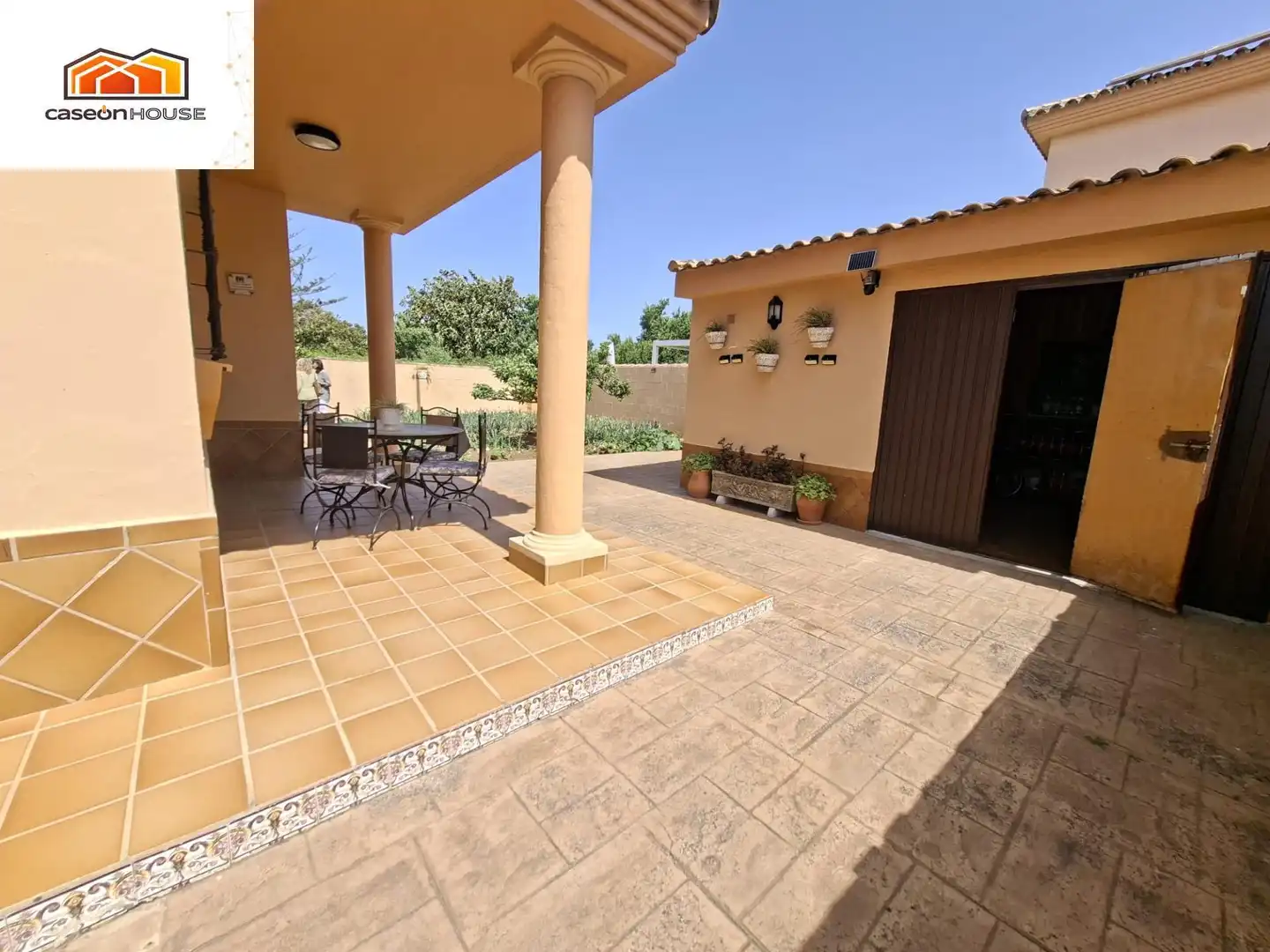 Terrassa de Casa o xalet en venda en Chiclana de la Frontera amb Jardí privat