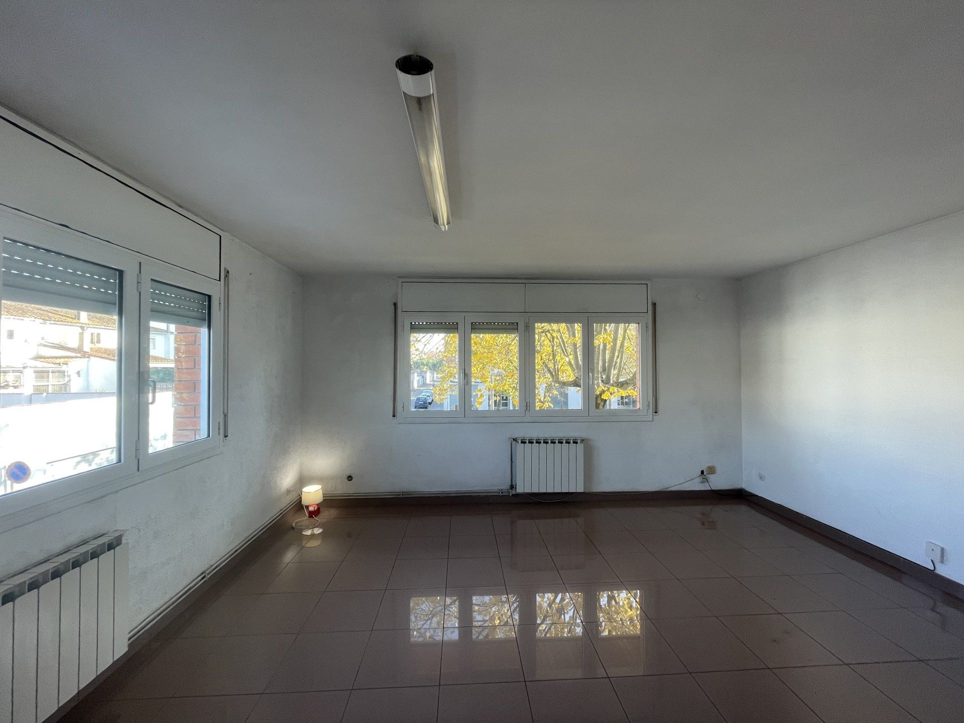 Sala d'estar de Casa adosada en venda en Salt amb Calefacció, Terrassa i Traster