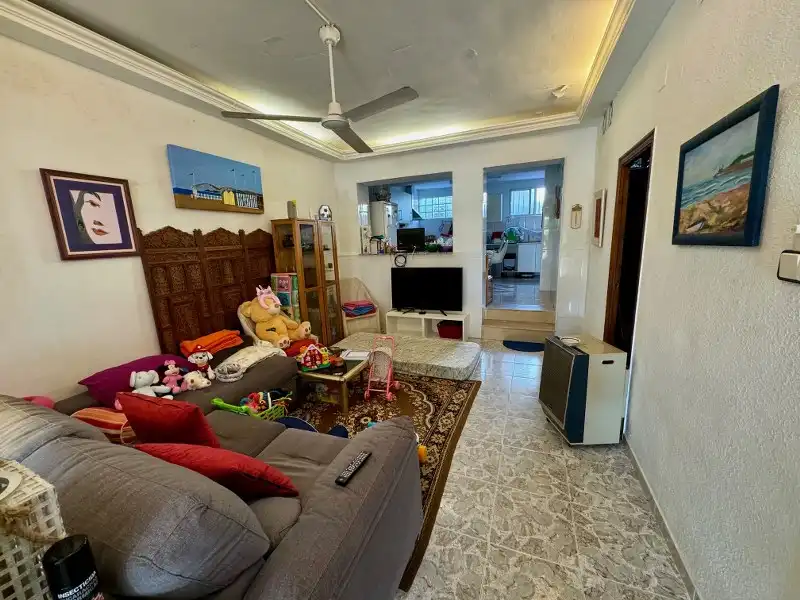 Wohnzimmer von Erdgeschoss zum Verkauf in Cullera mit Klimaanlage, Heizung und Privatgarten