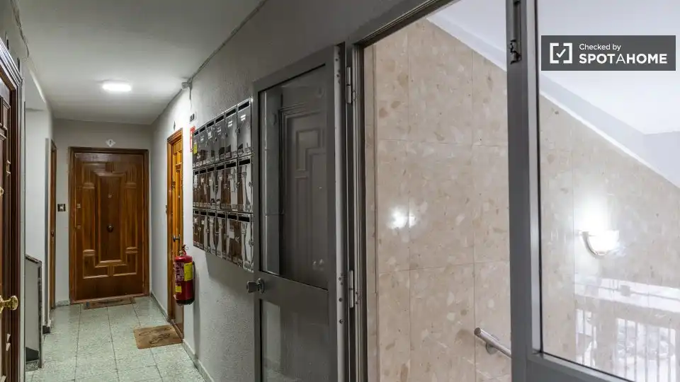 Flat for rent in Madrid  with Air Conditioner, Heating and Furnished