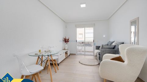 Apartamento reformado con piscina comunitaria, en la provincia de Alicante, en la ciudad de Torrevieja. 1 habitación | 50 m² | 800, imatge 2