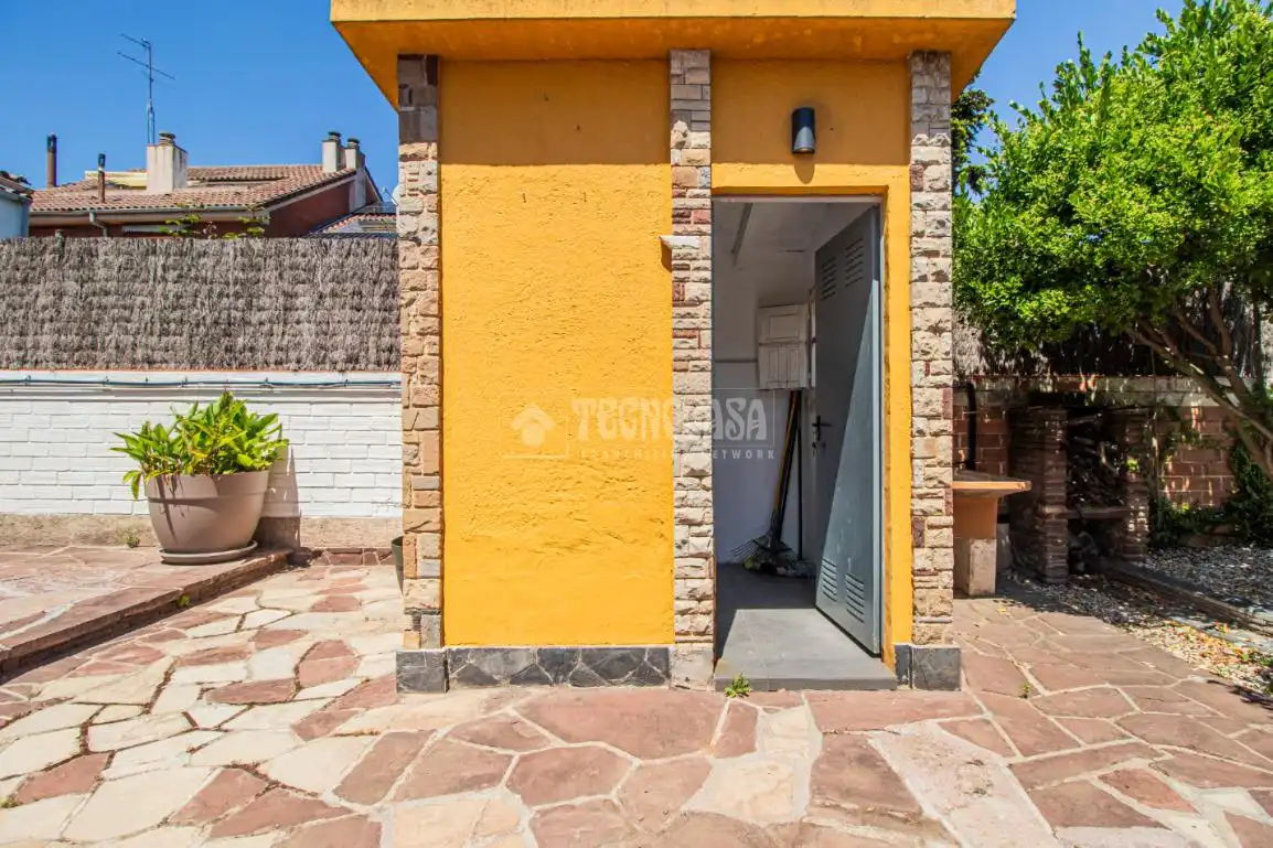 Vista exterior de Casa adosada en venta en Sant Cugat del Vallès con Calefacción y Terraza