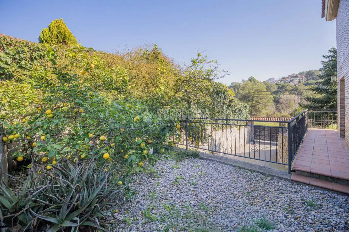 Jardí de Casa o xalet en venda en Rubí amb Aire condicionat, Calefacció i Terrassa