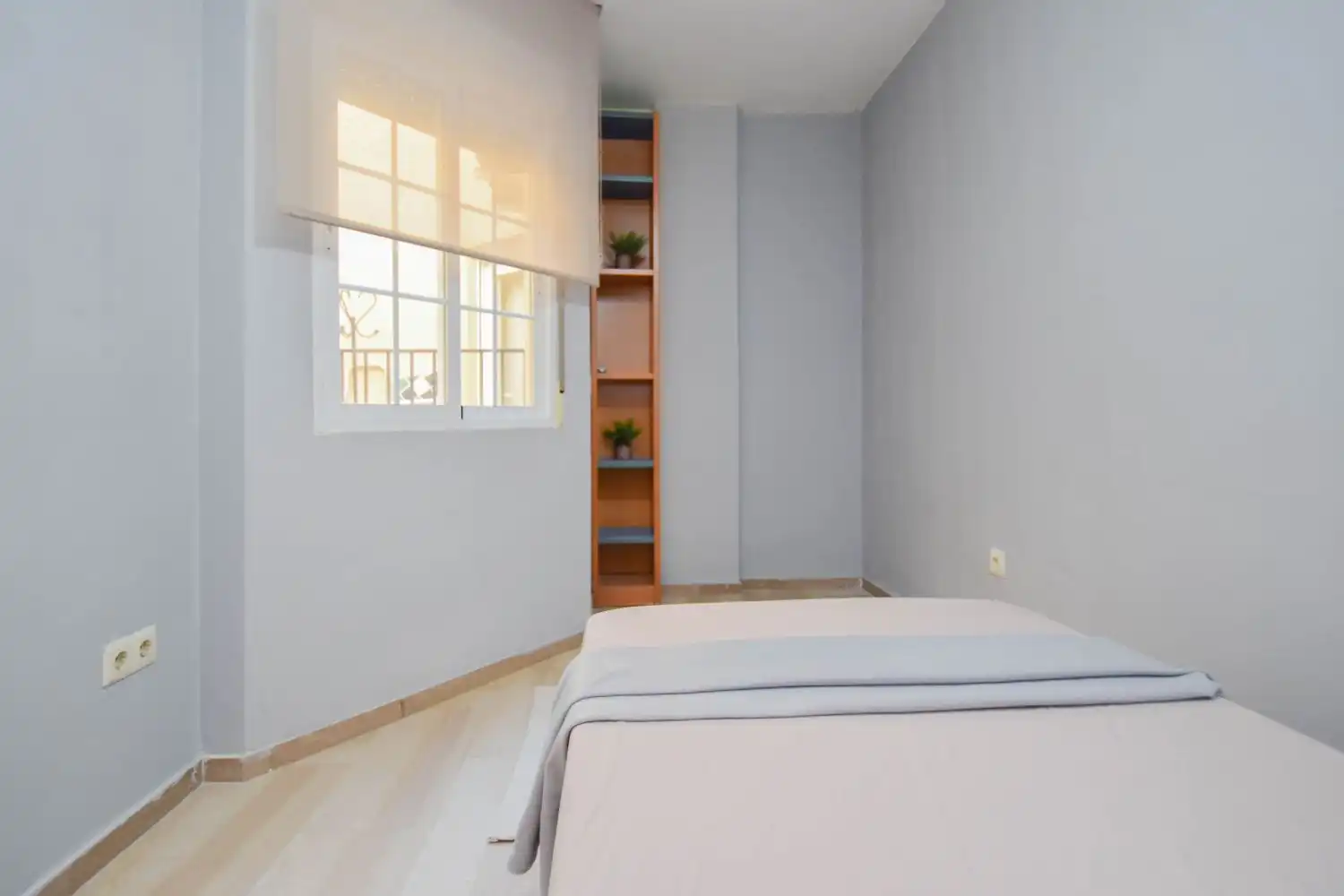 Habitación de Dúplex en venta en Cúllar Vega con Terraza, Trastero y Amueblado