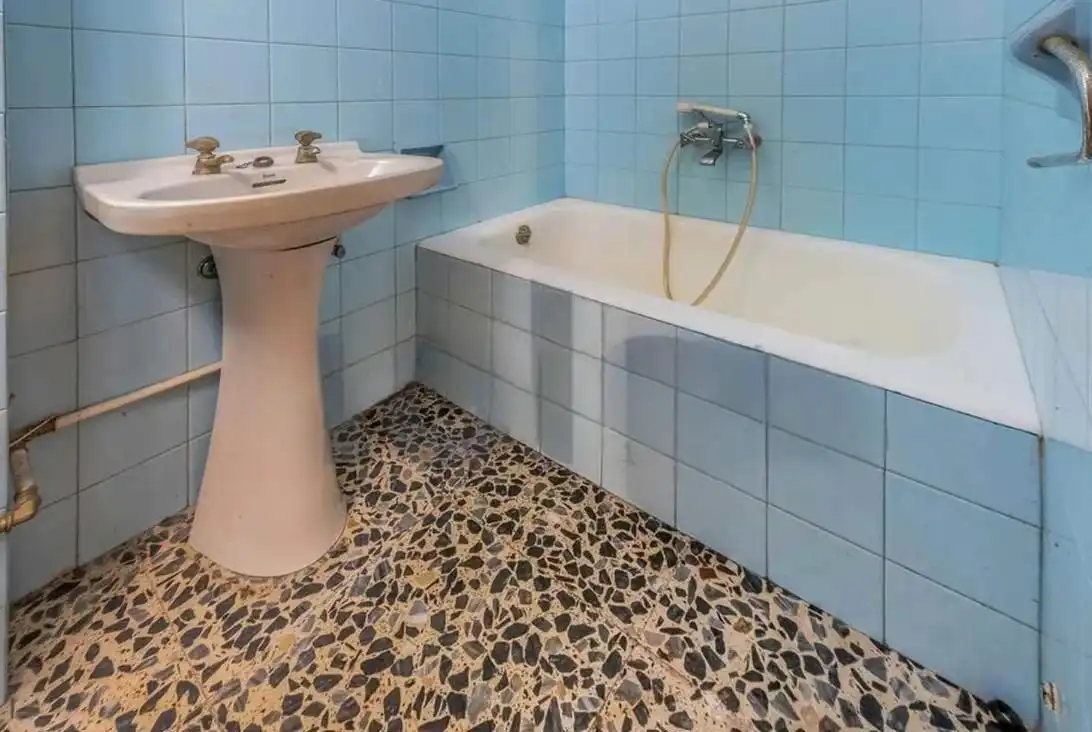 Baño de Piso en venta en Ribeira con Terraza