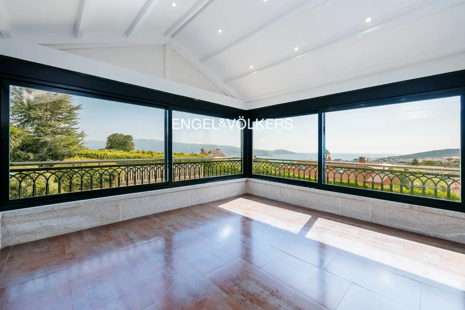 Terraza de Casa o chalet en venta en Nigrán con Calefacción, Jardín privado y Piscina