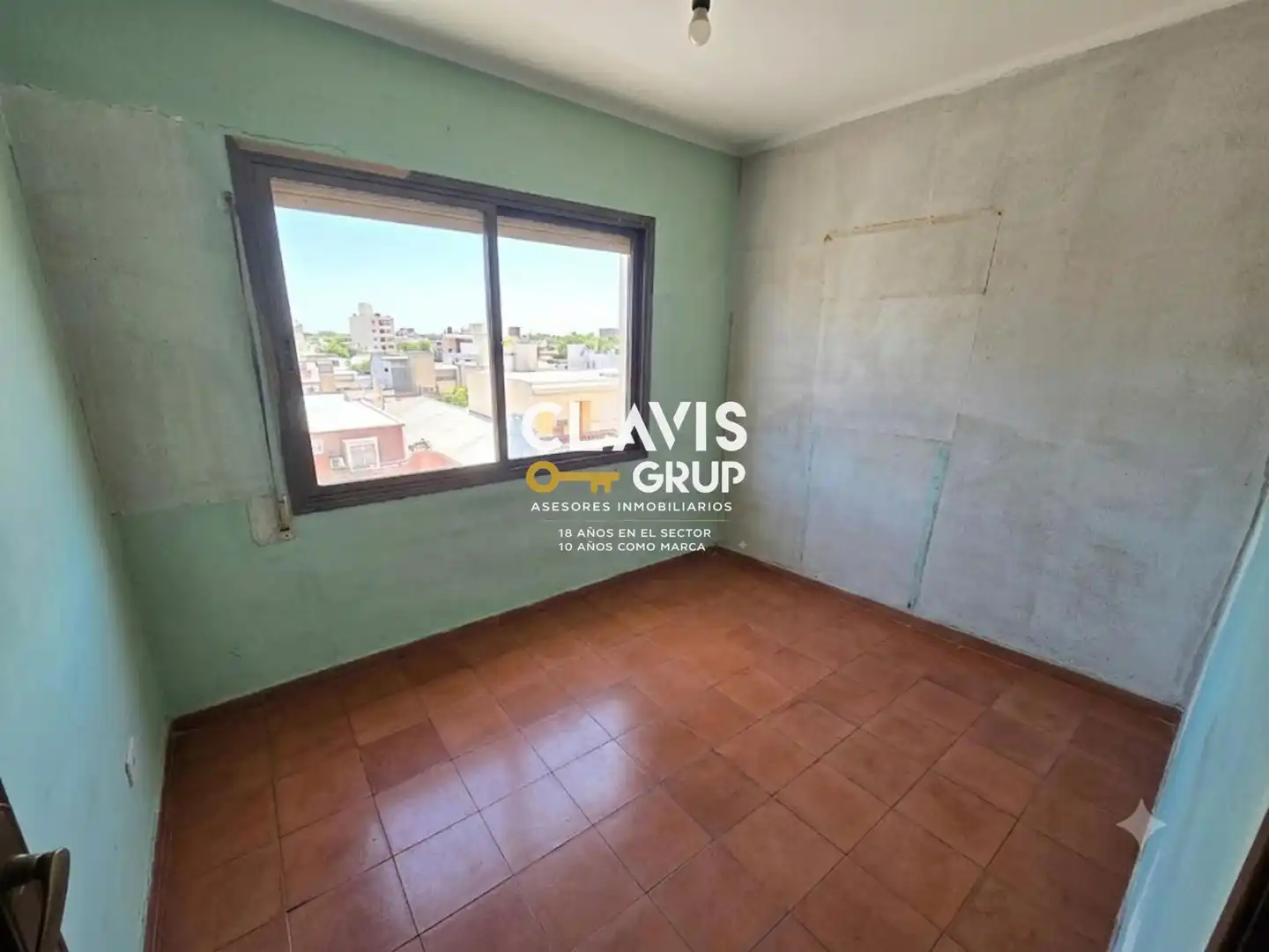 Flat for sale in Barcelona  with Heating, Terrace and Alarm