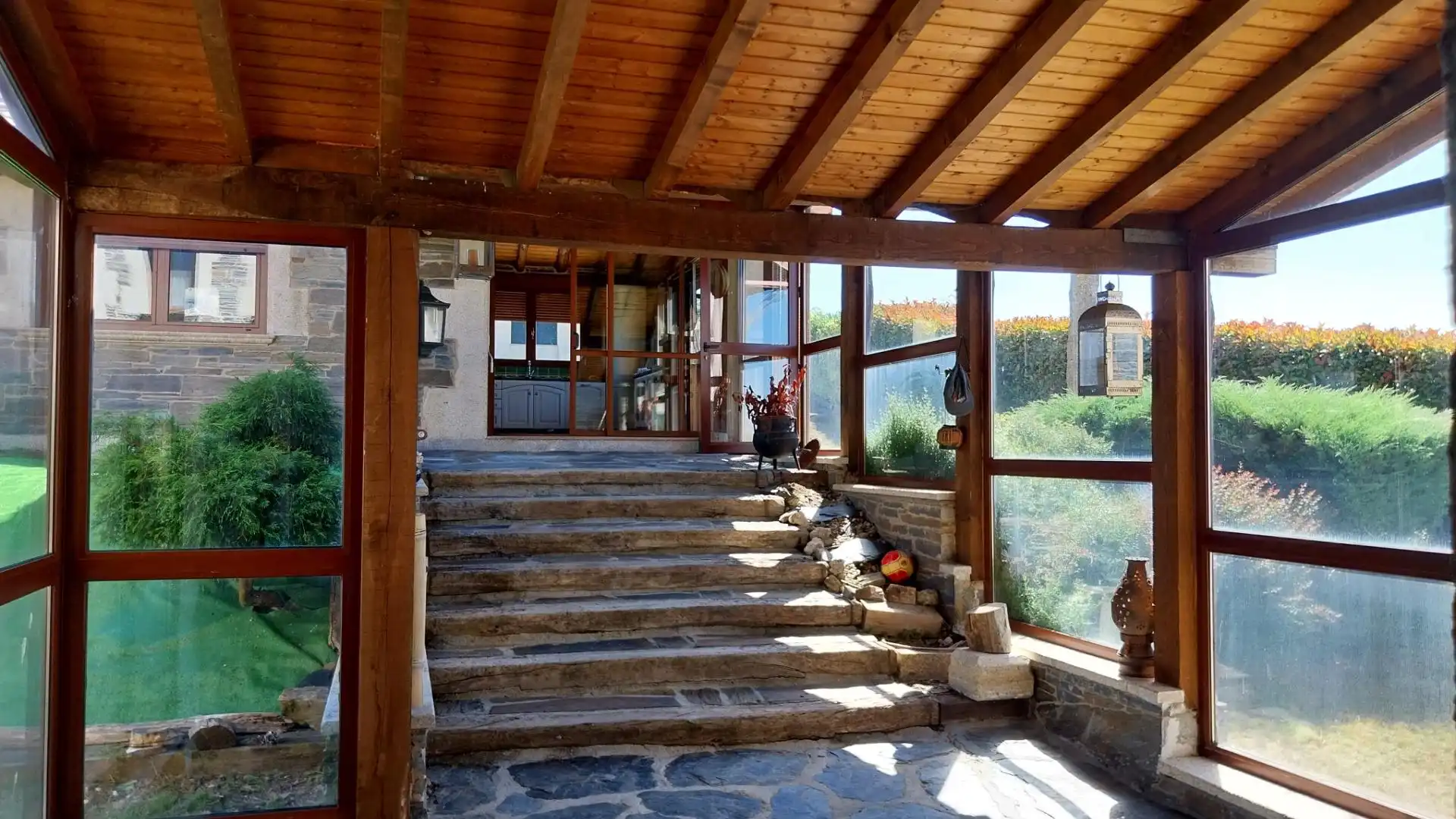 Houses for sale in Laza  with Private garden, Terrace and Furnished
