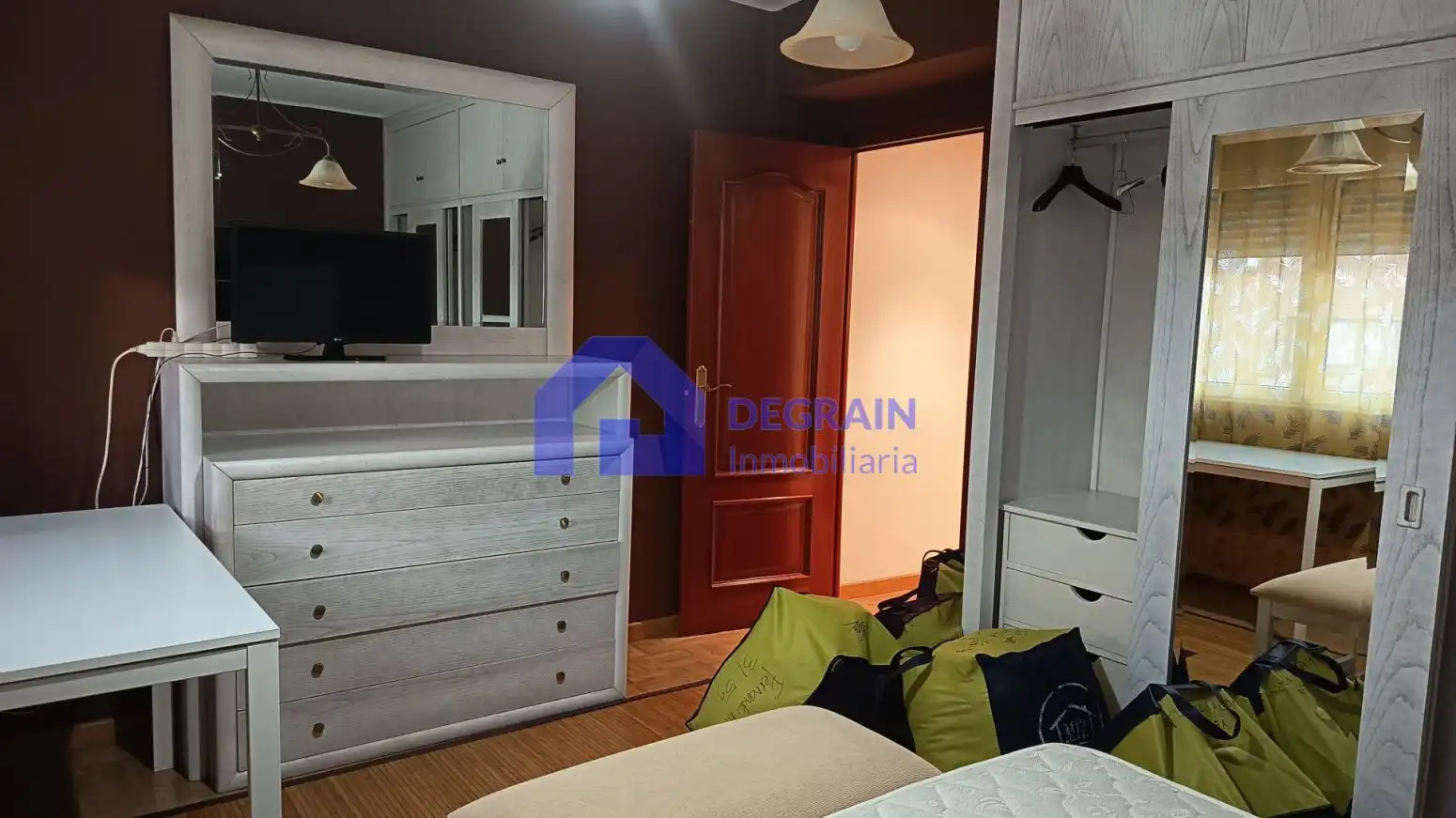 Habitación de Piso en venta en Oviedo  con Parquet y Trastero