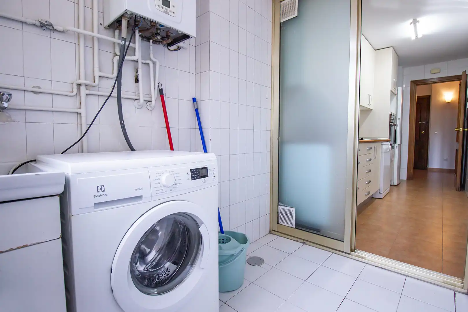 Baño de Piso de alquiler en Madrid con Terraza, Se aceptan mascotas y Piscina comunitaria