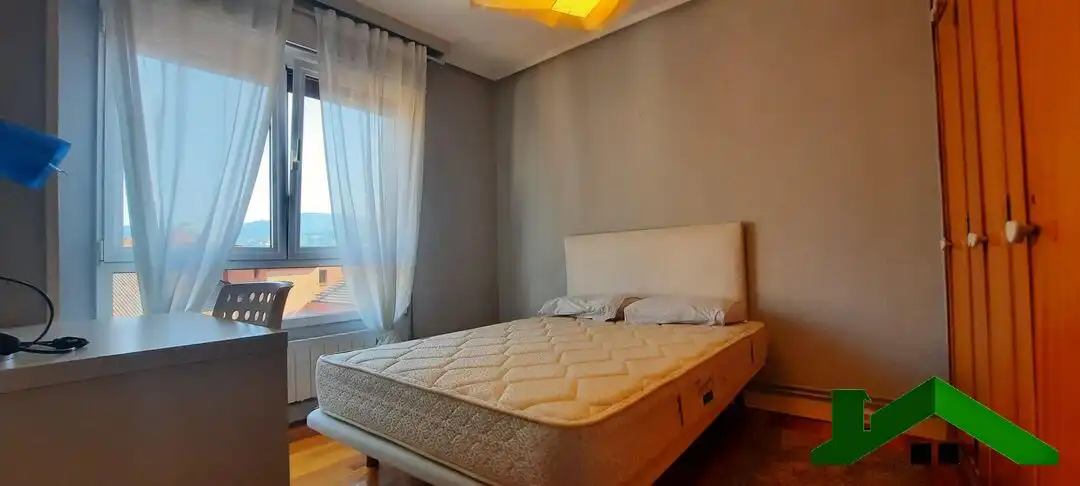 Bedroom of Flat for rent in Bilbao   with Heating and Balcony