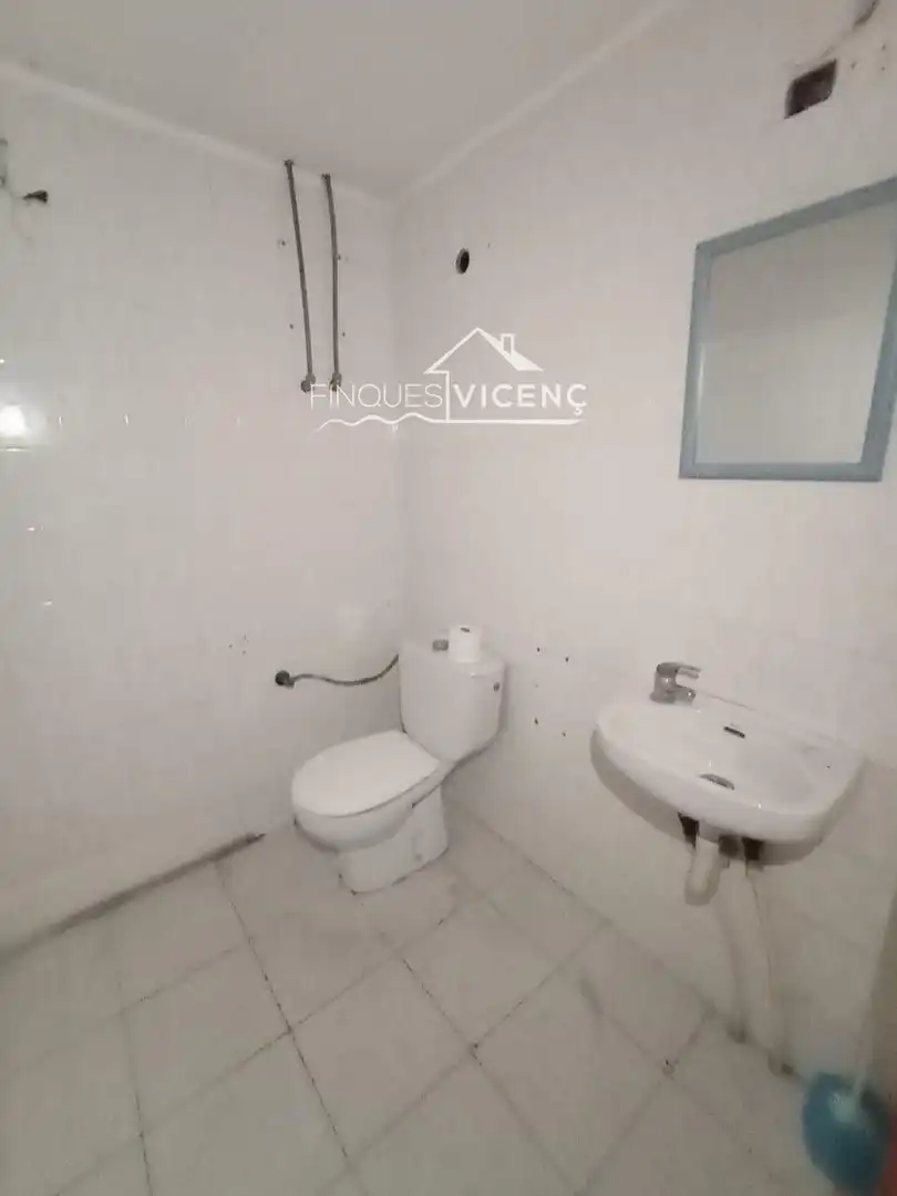 Badezimmer von Geschaftsraum zur Miete in Calafell