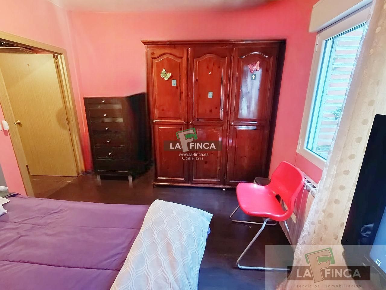 Dormitori de Pis en venda en Oviedo  amb Calefacció