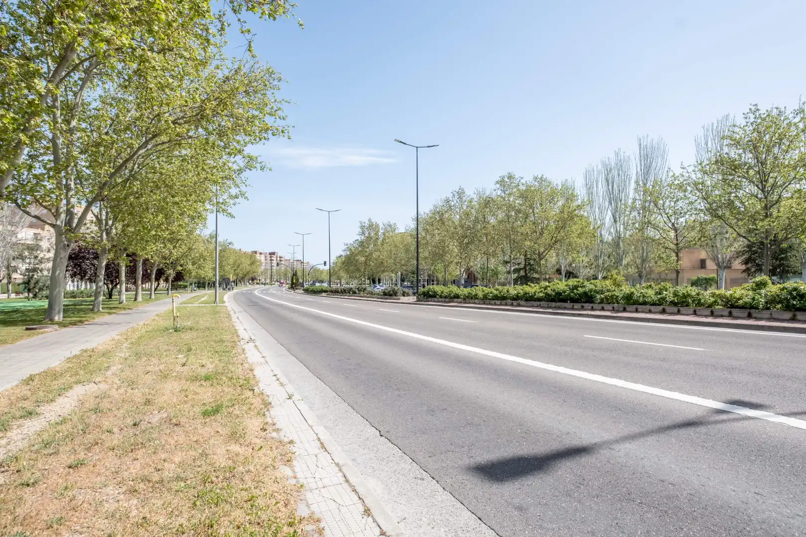 Exterior view of Commercial properties for sale in Zaragoza