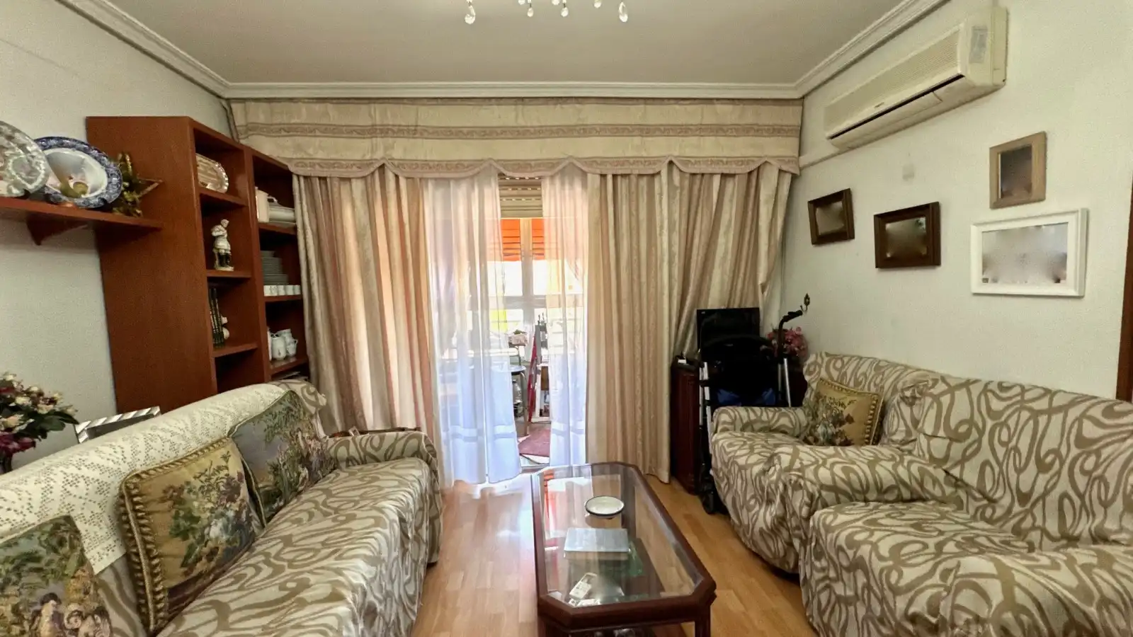 Sala de estar de Piso en venta en Cáceres con Aire acondicionado, Terraza y Amueblado
