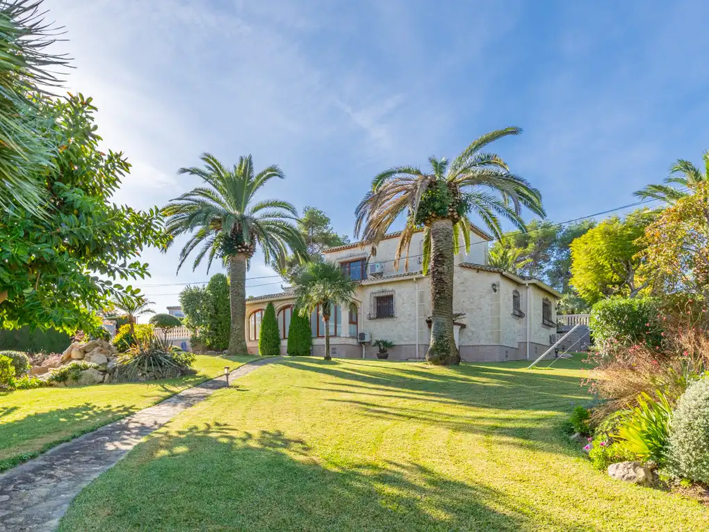 Vista exterior de Casa o xalet en venda en Jávea / Xàbia amb Aire condicionat, Jardí privat i Terrassa