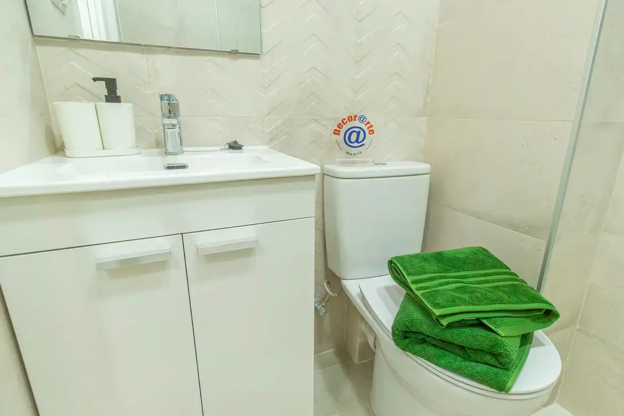 Badezimmer von Wohnung zum Verkauf in Madrid mit Klimaanlage, Heizung und Terrasse