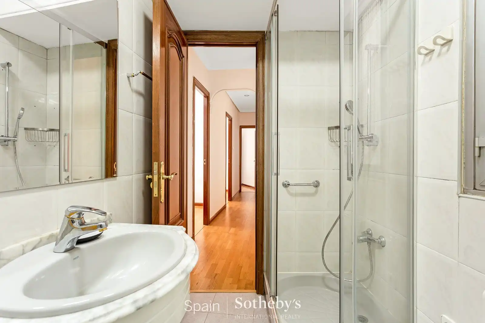 Bathroom of Apartments for sale in Madrid  with Air Conditioner and Heating