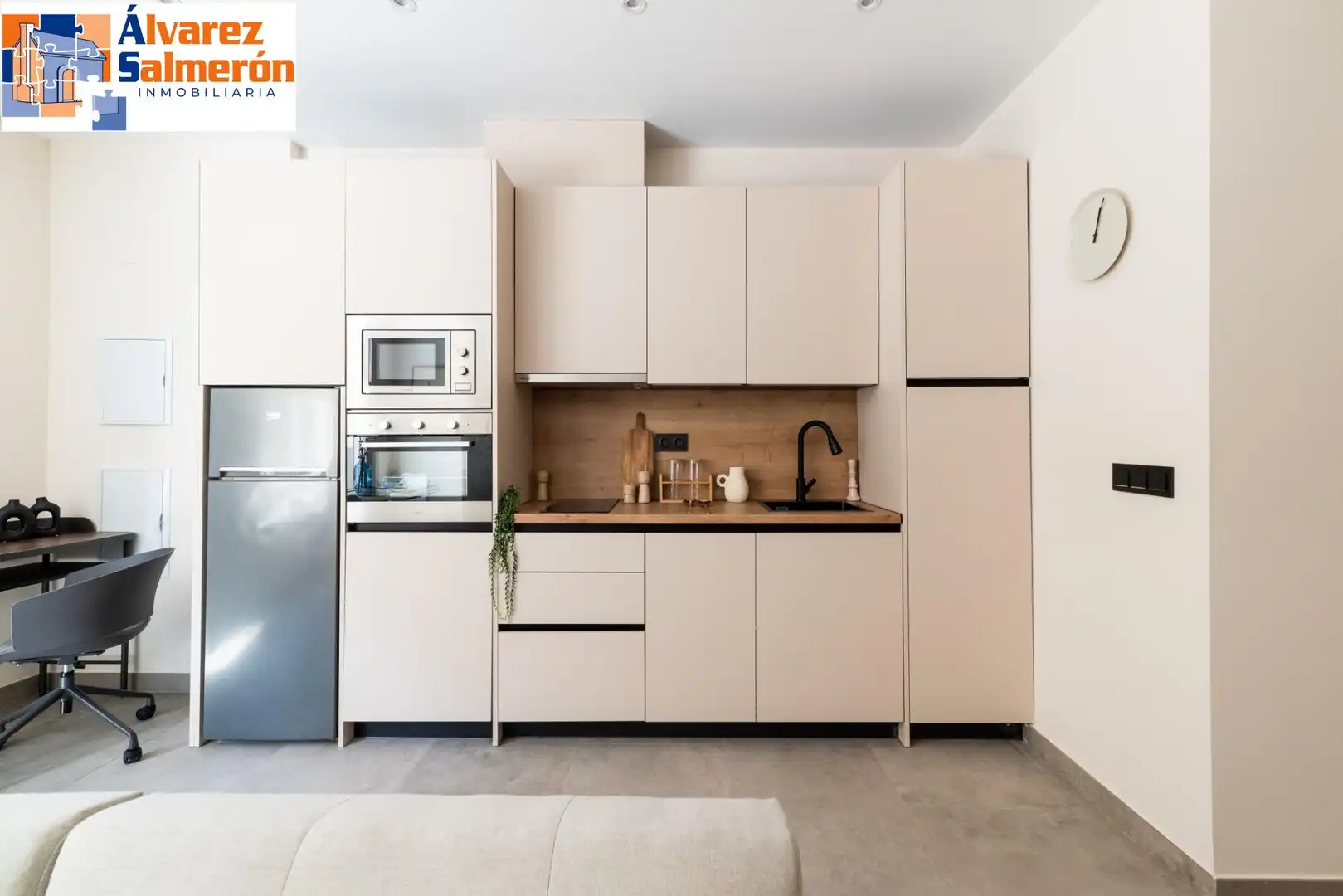 Kitchen of Study for sale in Granada  with Air Conditioner, Heating and Furnished