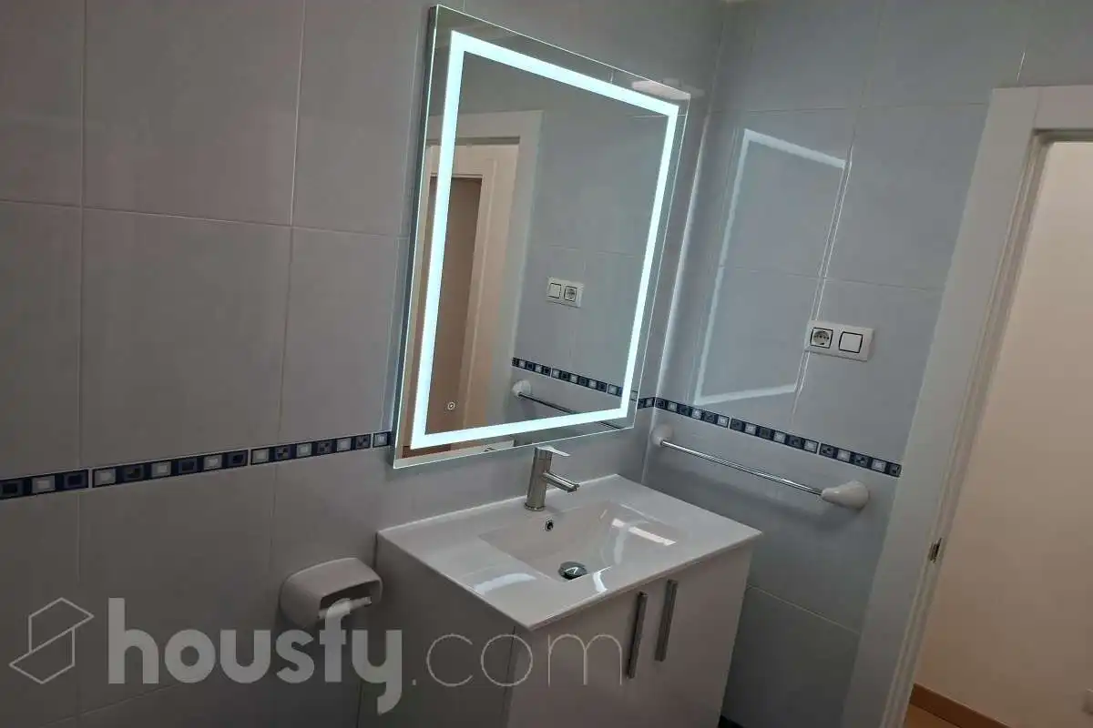 Baño de Piso de alquiler en Siero con Calefacción, Parquet y Terraza