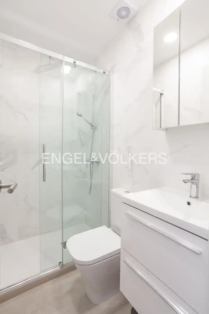 Baño de Piso de alquiler en Madrid con Calefacción y Jardín privado