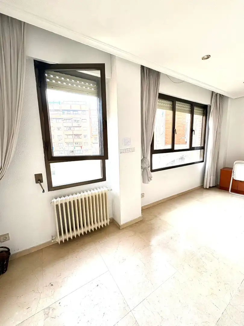 Bedroom of Flat for sale in Madrid  with Air Conditioner and Heating