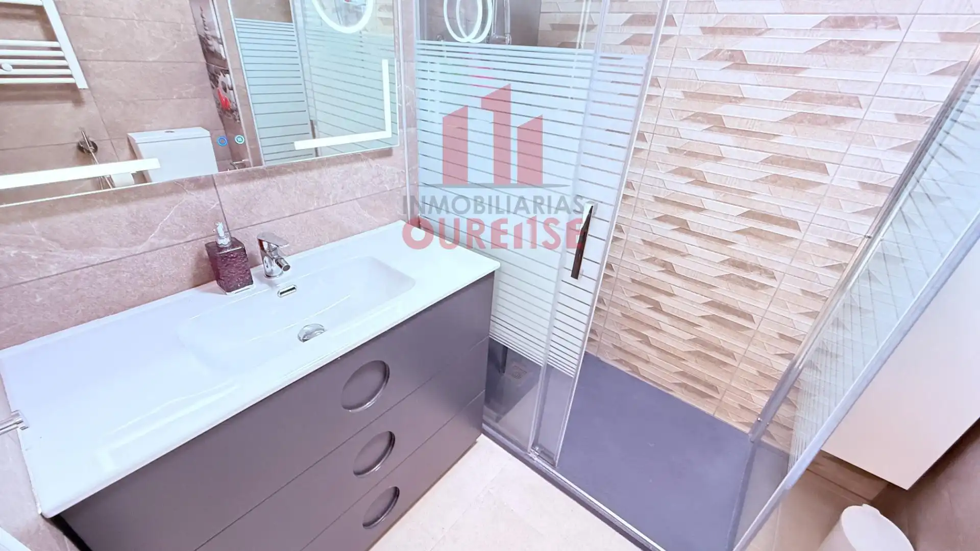 Bathroom of Flat for sale in Ourense Capital   with Heating, Storage room and Furnished