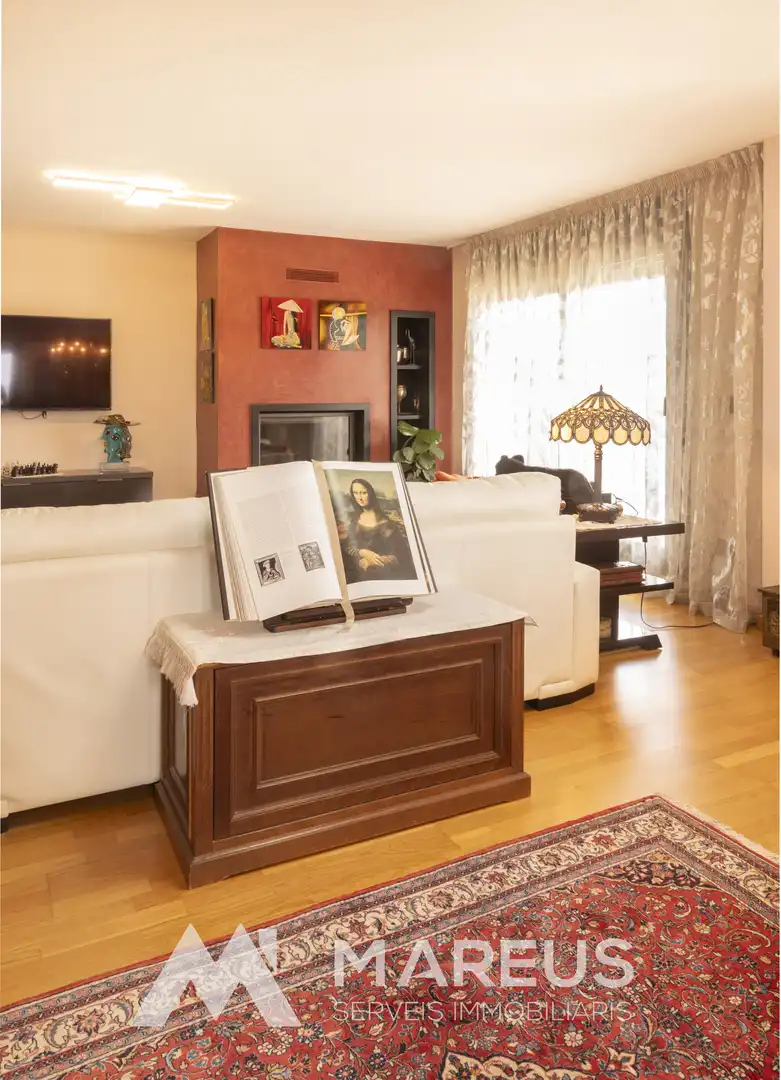 Sala d'estar de Àtic en venda en Vic amb Calefacció, Parquet i Terrassa