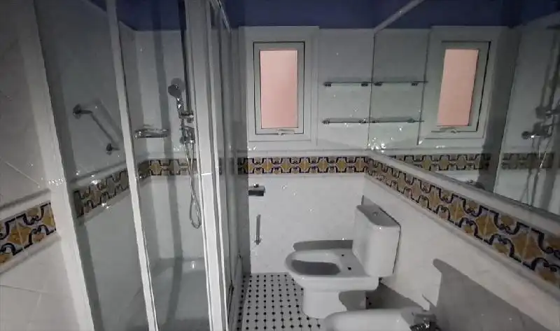 Baño de Piso en venta en A Coruña Capital  con Trastero y Alarma