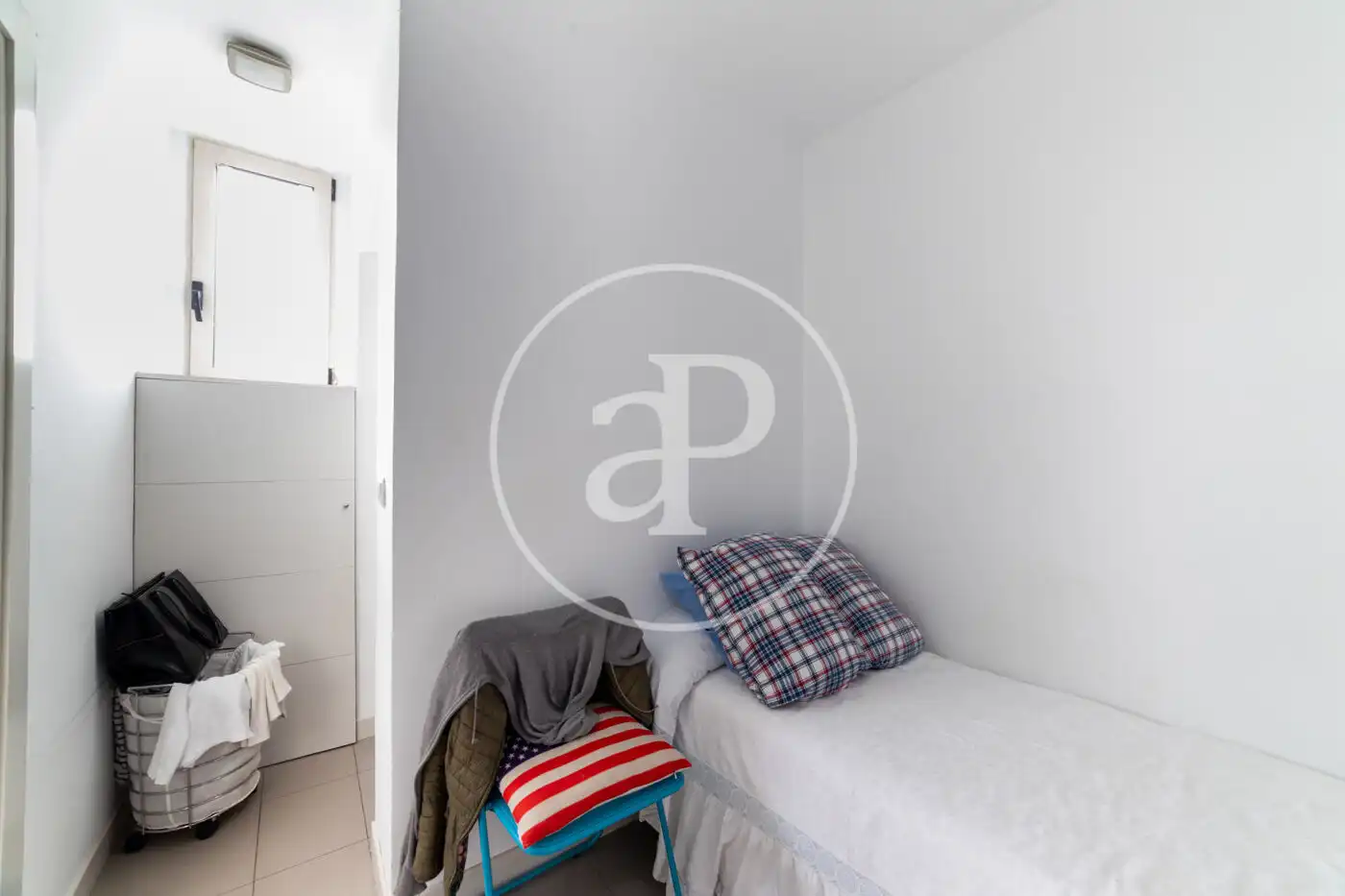Habitación de Dúplex en venta en Madrid con Aire acondicionado, Calefacción y Jardín privado