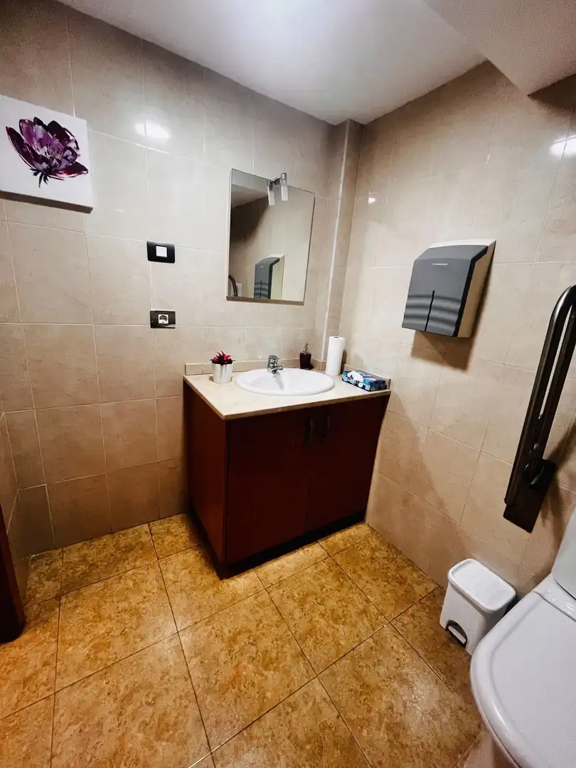 Baño de Local en venta en San Bartolomé de Tirajana con Aire acondicionado