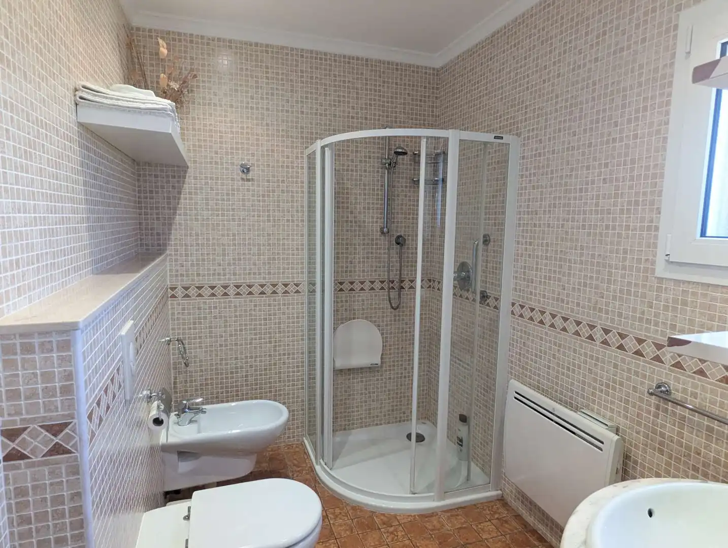 Bathroom of Apartments for share in Dénia  with Air Conditioner, Terrace and Furnished